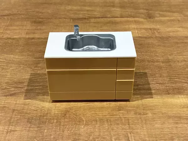 100均で買った『キッチンシンク』　会社員のデスク周りが快適になる意外な活用方法【3選】