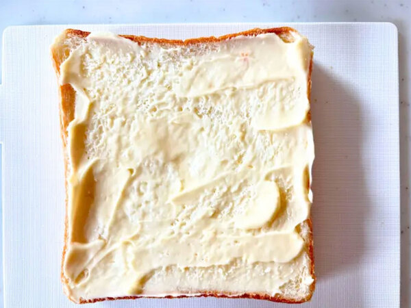 いつものトーストが劇的変化！　のせて焼くだけの絶品レシピに「いつものパンよりいい」