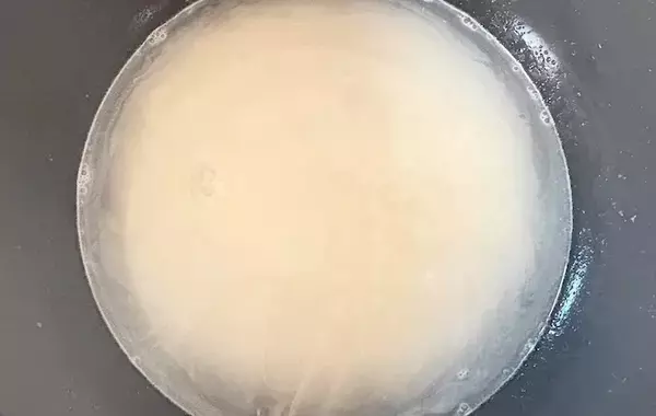 フライパンで焼かないで！冷凍餃子を炊飯器にどーん！新しい食べ方に「え、これって…」