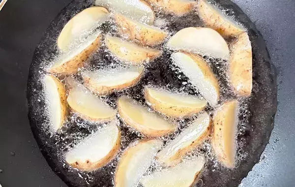 フライドポテトにコーンスープの素をまぶして…　できた一品に「家族全員どハマり」