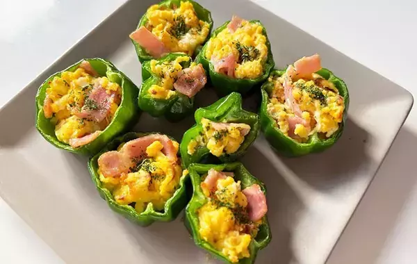 ピーマンと卵をトースターで…　できた簡単おかずに「最高のおかず」「主役級に映える」