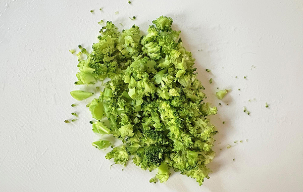 ジャガイモとブロッコリーを混ぜて…　玉子焼き器で作ったものに、子供が「もう一回食べたい」