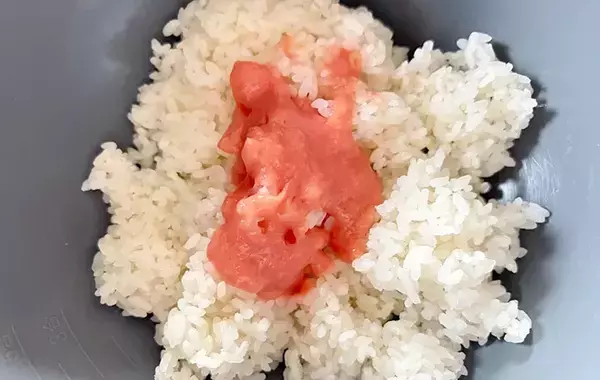 パスタソースを『おにぎり』に活用！　簡単＆節約アイディアに「この手があったか！」