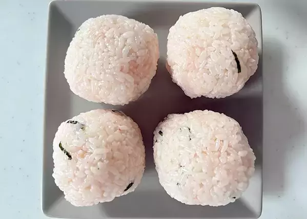 パスタソースを『おにぎり』に活用！　簡単＆節約アイディアに「この手があったか！」