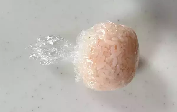 パスタソースを『おにぎり』に活用！　簡単＆節約アイディアに「この手があったか！」