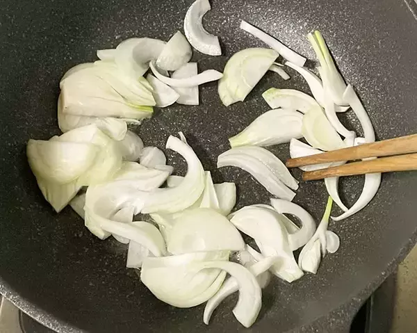 オレンジジュースで鶏肉を煮込む？　意外な組み合わせに「ご飯に合う」