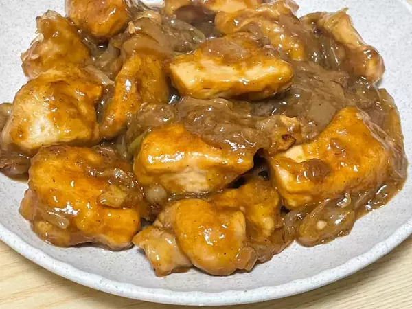 オレンジジュースで鶏肉を煮込む？　意外な組み合わせに「ご飯に合う」