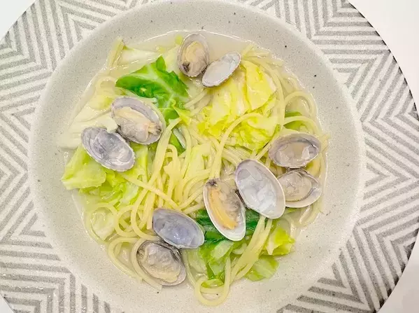 【GW中に助かる簡単レシピ】スープまで飲み干せる！　15分で完成『春キャベツのスープパスタ』