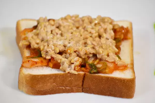 のせて焼くだけ！　天野ひろゆきが教える、『77円』のトーストアレンジ