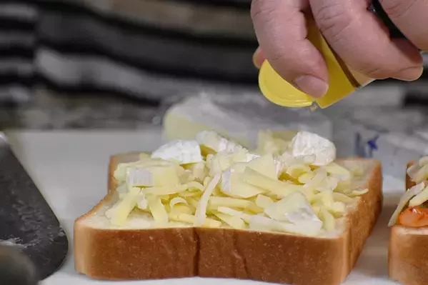 のせて焼くだけ！　天野ひろゆきが教える、『77円』のトーストアレンジ