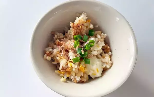 炊飯器に卵を割り入れて…　できた簡単ご飯に「子供がペロリ」「作業5分」