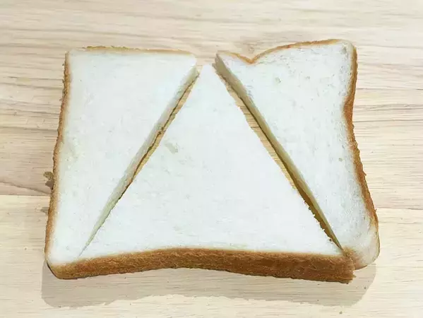 食パンを三角形に切ったら？　『丸型ピザ風トースト』に「これはナイスアイディア」