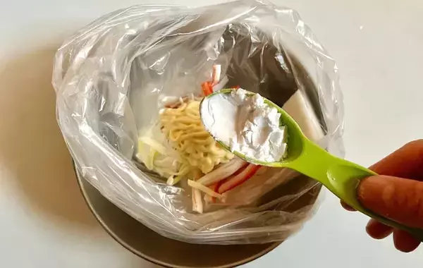 カニカマと一緒にポリ袋に入れたのは？　調理10分“簡単”おかず【レシピ】