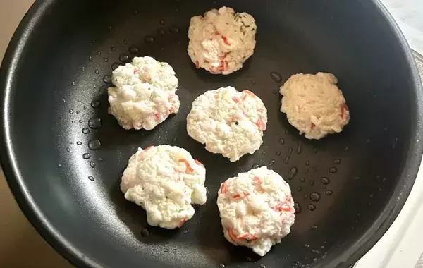 カニカマと一緒にポリ袋に入れたのは？　調理10分“簡単”おかず【レシピ】