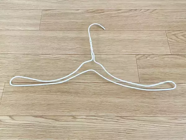 針金ハンガーとペットボトルで？　警視庁が教える意外な活用法に「全然違う！」