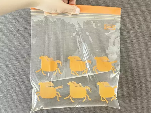 もう市販の袋入り氷、買わない！　氷を作るなら『ジッパーつき袋』が最高だった