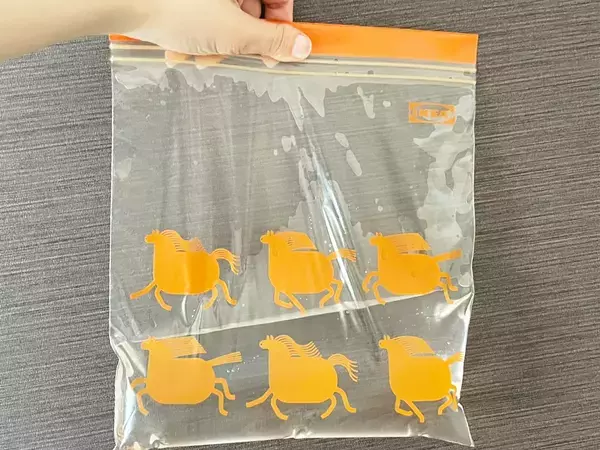 もう市販の袋入り氷、買わない！　氷を作るなら『ジッパーつき袋』が最高だった