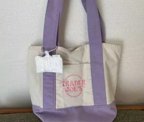 かさばるビニール袋が超スッキリ！　トートバッグ風の畳み方に「目からウロコ」「発想がすごい」