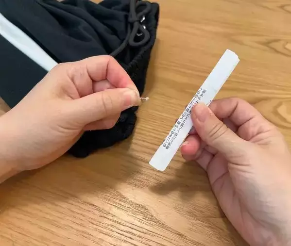 「ずっと無理やり引きちぎってた」　値札タグの簡単な外し方に「目からウロコ」「覚えとく」