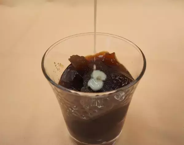ペットボトルを振って冷やすだけ！　おしゃれなコーヒーゼリーの作り方に「真似します」【ひんやりスイーツ4選】
