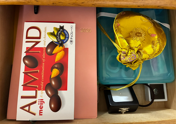 明治のチョコレート箱、捨てたら損！　構造を生かした再利用法に「利便性がバツグン！」