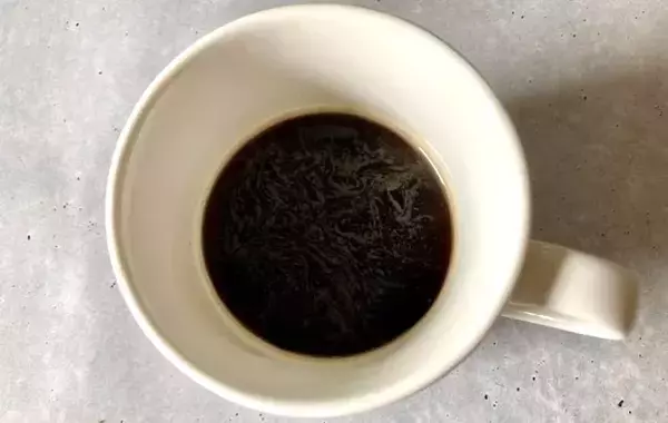 マグカップに粉を入れるの、待った！　インスタントコーヒーのおいしい作り方とは？