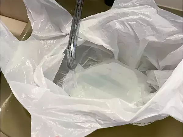 余ったビニール袋を活用して！　3つのアイテムで即席バケツを作ってみると…？