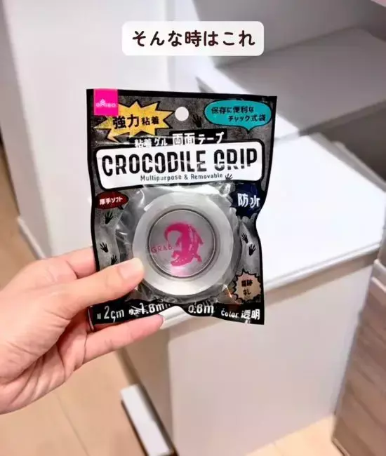 ゴミ箱の蓋裏に『ゲルテープ』を貼ると？　驚きの結果に「めちゃラク」「すぐ真似する」