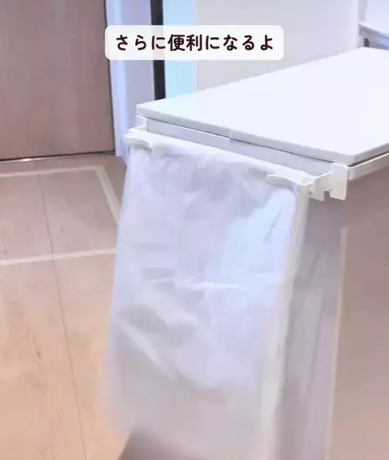 ゴミ箱の蓋裏に『ゲルテープ』を貼ると？　驚きの結果に「めちゃラク」「すぐ真似する」