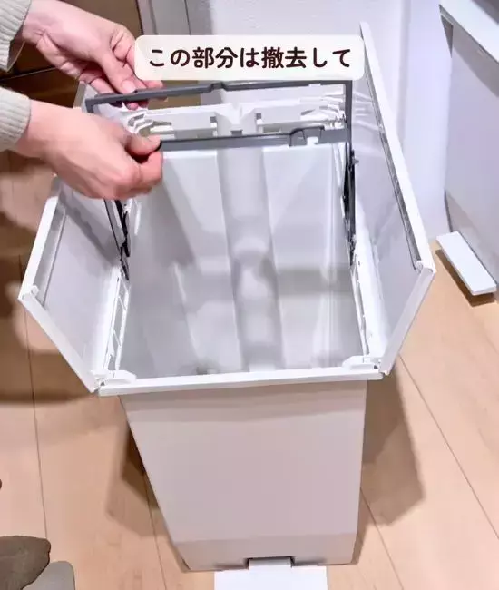 ゴミ箱の蓋裏に『ゲルテープ』を貼ると？　驚きの結果に「めちゃラク」「すぐ真似する」