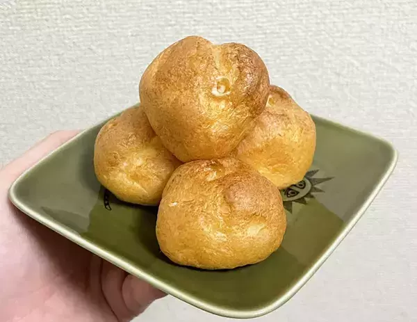 切って生ハムとトマトを挟むだけ　簡単でおしゃれな前菜、使ったのは…？