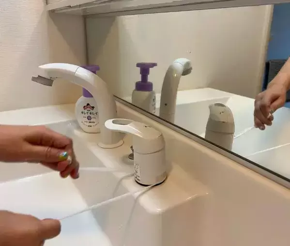 黒ずみがごっそり取れた！　ビニール紐を使った蛇口掃除に「簡単すぎる」「早速試す」