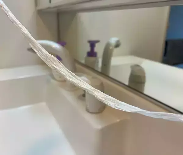 黒ずみがごっそり取れた！　ビニール紐を使った蛇口掃除に「簡単すぎる」「早速試す」