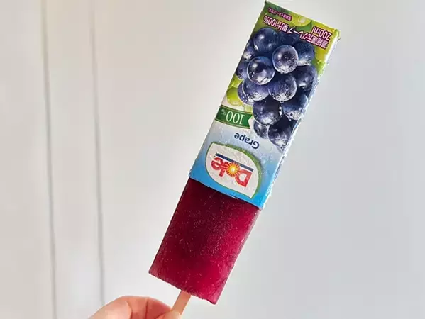 子供「アイス作って！」　紙パックジュースに棒を挿して冷凍庫に入れた結果…