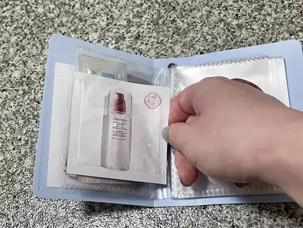 100均の『カードファイル』を旅行に！　「じゃない使い方」がパッキングに便利だった