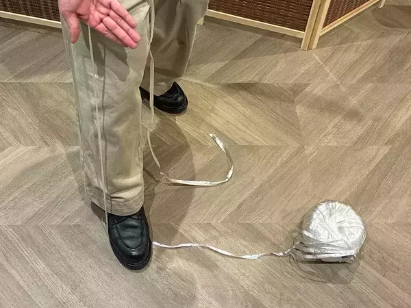 災害時に使えるビニール紐　ハサミを使わずに20秒で切れる方法が「簡単」