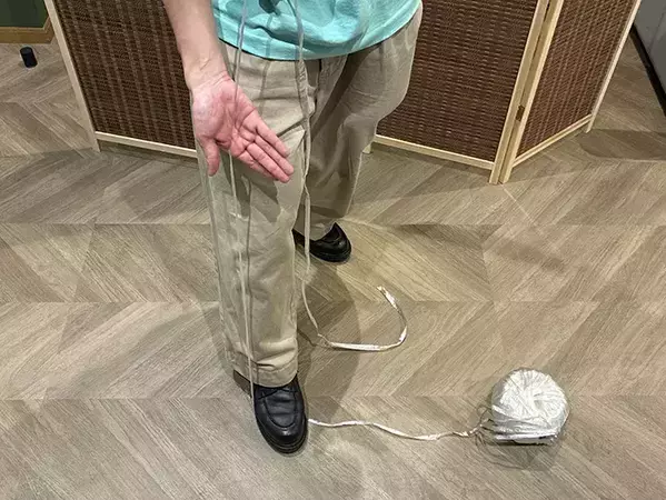 災害時に使えるビニール紐　ハサミを使わずに20秒で切れる方法が「簡単」