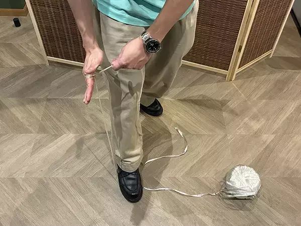 災害時に使えるビニール紐　ハサミを使わずに20秒で切れる方法が「簡単」