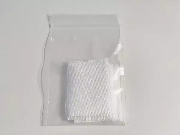 キッチンペーパーにハンドソープを塗って、カラカラに乾かすと…？　できたものに「屋外で使える！」