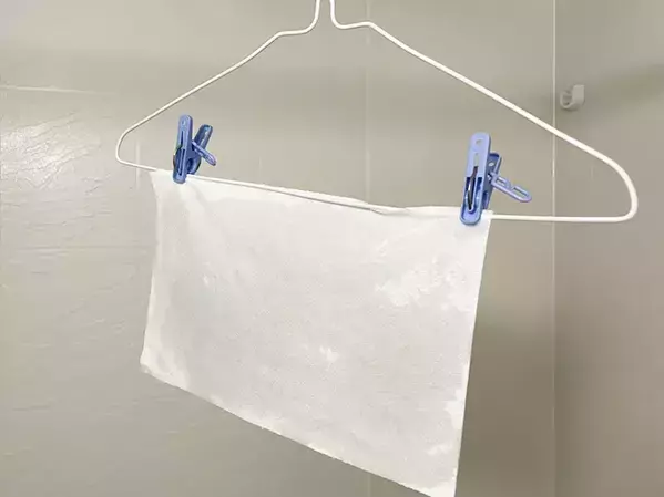 キッチンペーパーにハンドソープを塗って、カラカラに乾かすと…？　できたものに「屋外で使える！」