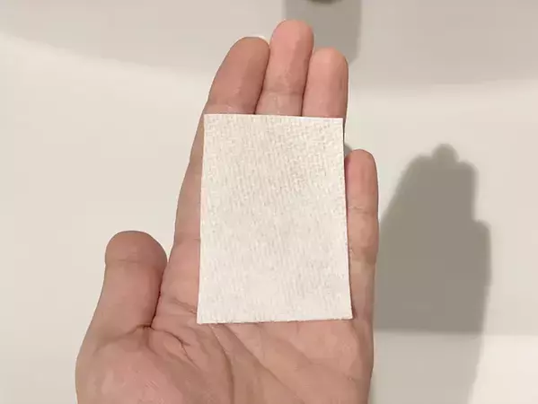 キッチンペーパーにハンドソープを塗って、カラカラに乾かすと…？　できたものに「屋外で使える！」