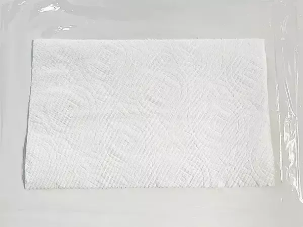 キッチンペーパーにハンドソープを塗って、カラカラに乾かすと…？　できたものに「屋外で使える！」