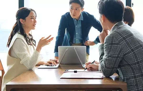 「職場の先輩・後輩」←英語でなんて言う？　日本人の多くが知らない日常英語