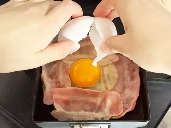 フライパンはもう使いません！　目玉焼きトーストを作る時は…