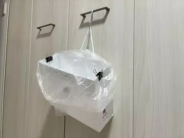 余った紙袋が『ゴミ箱』として使える！　100均アイテムと組み合わせる便利な方法