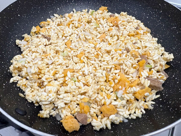 冷凍チャーハンにさけるチーズを加えて…　材料2つだけの反則級アレンジに「あっという間に完食」
