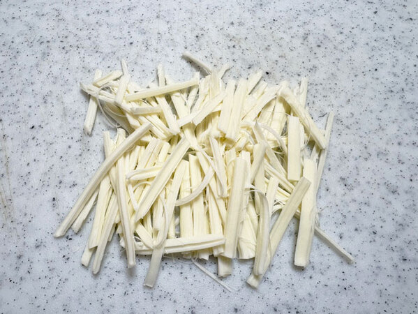 冷凍チャーハンにさけるチーズを加えて…　材料2つだけの反則級アレンジに「あっという間に完食」