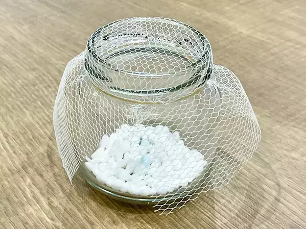 小さい空き瓶に入れたのは？　思わぬアイテムが『芳香剤』になった