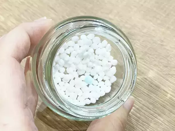 小さい空き瓶に入れたのは？　思わぬアイテムが『芳香剤』になった