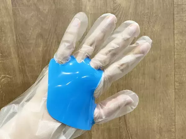 ビニール手袋が脱げる『あのイライラ』を解消！　ダイソーグッズに「こういうの探してた」